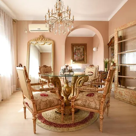 Apartment Baroque Splendor: Breathtaking Views & Design