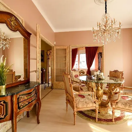 Apartment Baroque Splendor: Breathtaking Views & Design