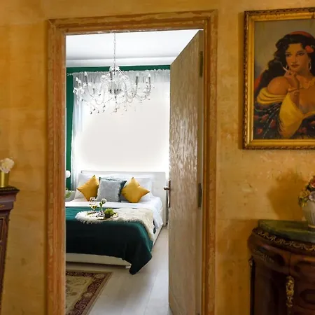 Baroque Splendor: Breathtaking Views & Design Apartment *