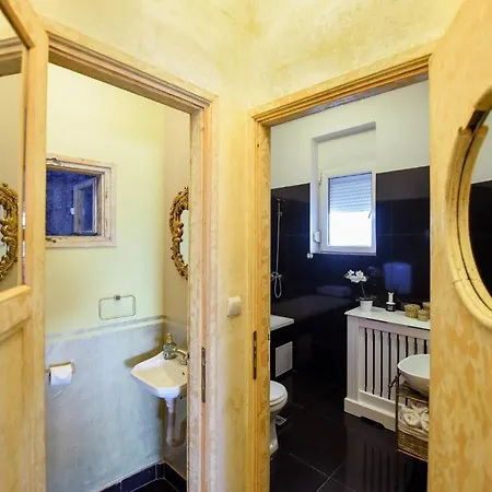 Apartment Baroque Splendor: Breathtaking Views & Design Bucharest