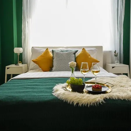 Baroque Splendor: Breathtaking Views & Design Apartment