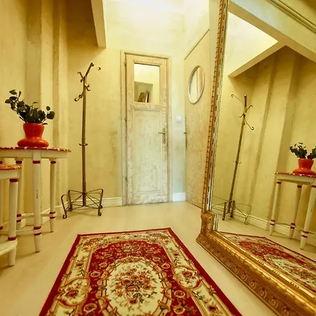 Baroque Splendor: Breathtaking Views & Design