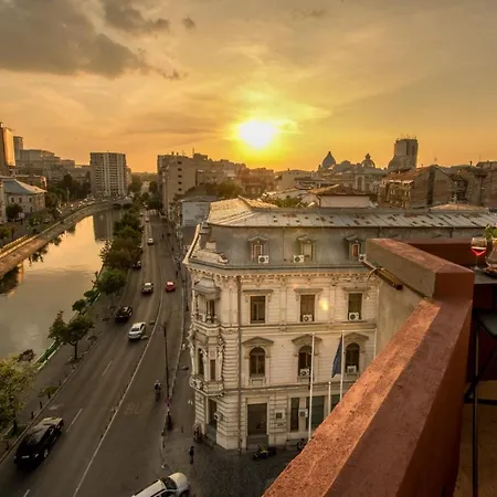 Baroque Splendor: Breathtaking Views & Design Apartment Bucharest