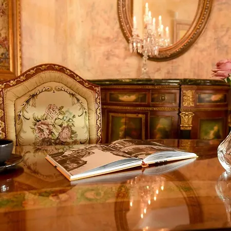 Baroque Splendor: Breathtaking Views & Design Apartment *