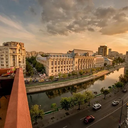 Baroque Splendor: Breathtaking Views & Design Apartment *