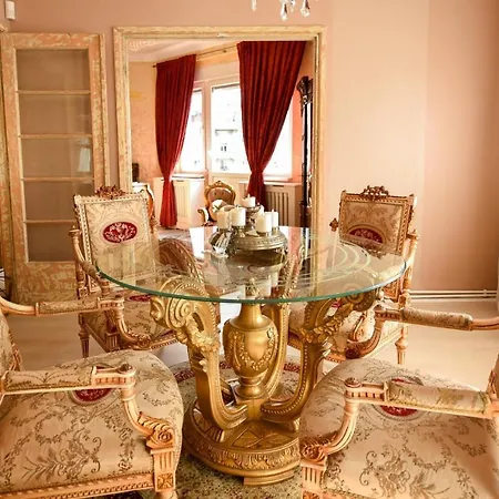 Baroque Splendor: Breathtaking Views & Design Apartment *
